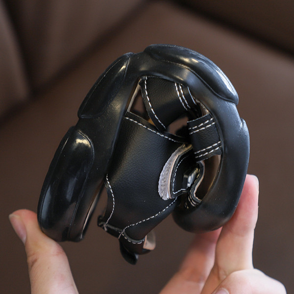 Ikdienas sandales no eko ādas ar uzlīmēm zēniem