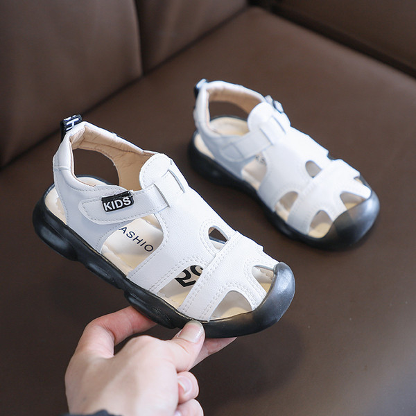 Ikdienas sandales no eko ādas ar uzlīmēm zēniem