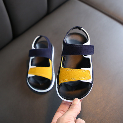 Kleebistega laste sandaalid poistele