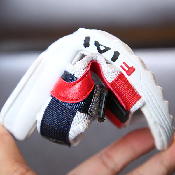 Mūsdienīgas bērnu sandales ar uzrakstu un uzlīmēm