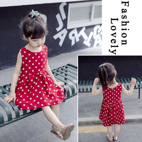 Kivágott, pöttyös gyerekruha széles pántokkal