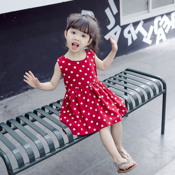 Kivágott, pöttyös gyerekruha széles pántokkal