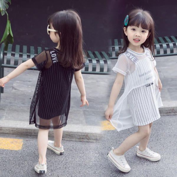 Moderna bērnu kleita meitenēm divās daļās ar uzrakstiem