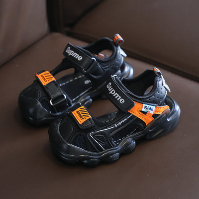 Παιδικά σανδάλια με  λουράκια βλκρό και επιγραφή για αγόρια