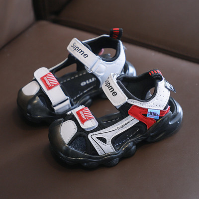 Παιδικά σανδάλια με  λουράκια βλκρό και επιγραφή για αγόρια