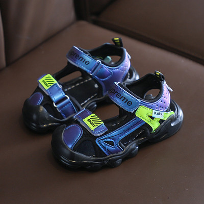 Παιδικά σανδάλια με  λουράκια βλκρό και επιγραφή για αγόρια