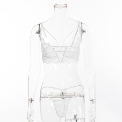 Divdaļīga mežģīņu apakšveļa ar špica kakla izgriezumu