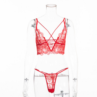 Divdaļīga mežģīņu apakšveļa ar špica kakla izgriezumu