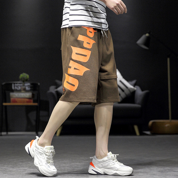 Vīriešu sporta šorti ar krāsainu uzrakstu un elastīgu jostasvietu