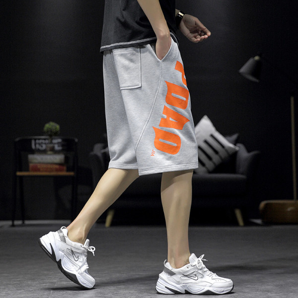 Vīriešu sporta šorti ar krāsainu uzrakstu un elastīgu jostasvietu