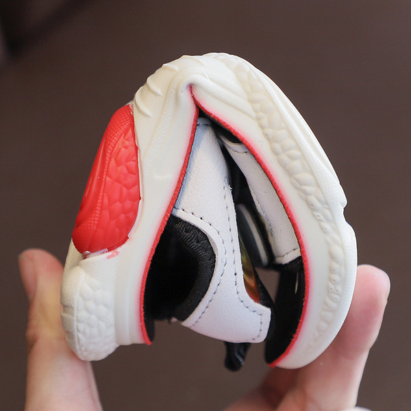 Feliratos, matricás gyerekszandál fiúknak