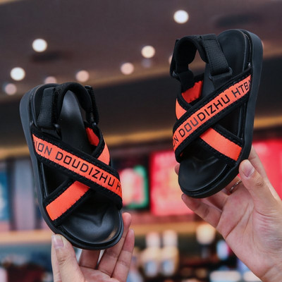 Παιδικά σανδάλια με επιγραφές και λουράκια βελκρό 