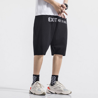 Σπορ-casual καλοκαιρινά σορτς και επιγραφή