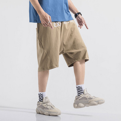 Σπορ-casual καλοκαιρινά σορτς και επιγραφή