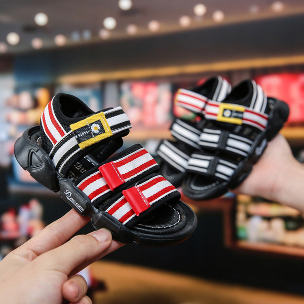 Νέο μοντέλο παιδικά αντιολισθητικά σανδάλια με κέντημα