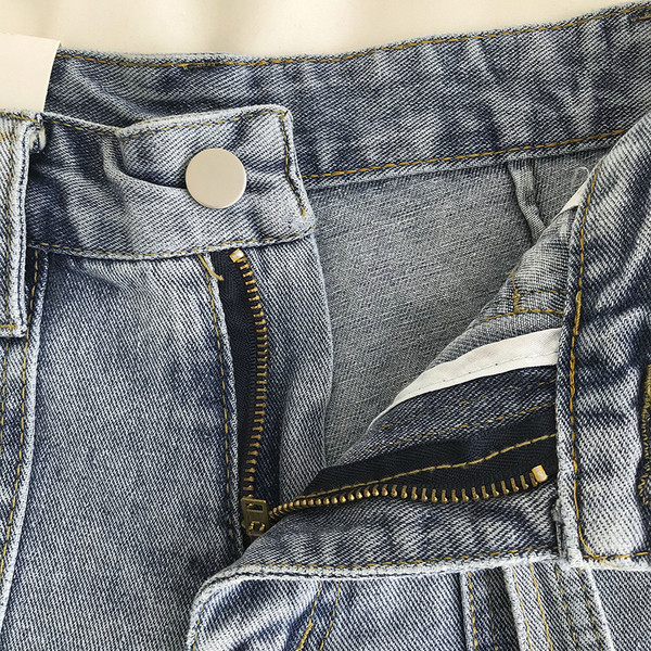 Φαρδιά τζιν με ψηλή μέση και κουμπί