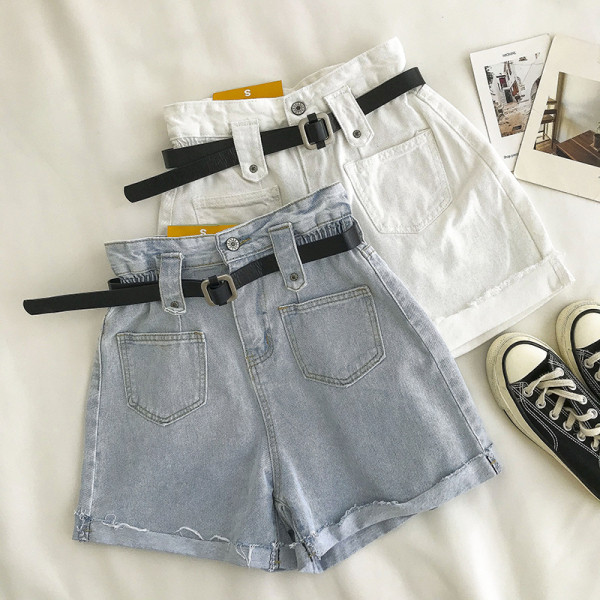 Moodsad lühikesed teksad taskute ja vööga