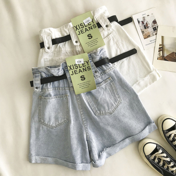 Moodsad lühikesed teksad taskute ja vööga