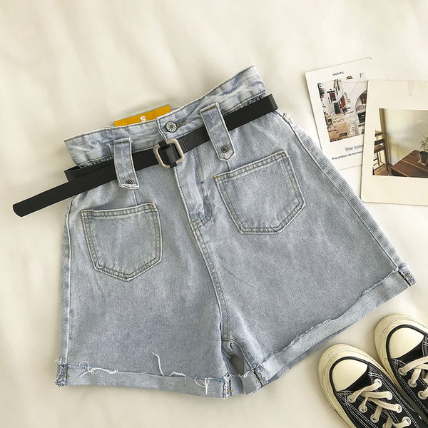 Moodsad lühikesed teksad taskute ja vööga