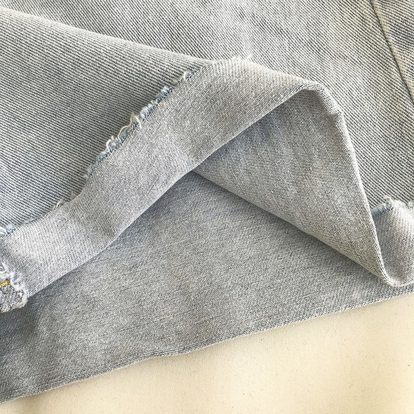 Moodsad lühikesed teksad taskute ja vööga