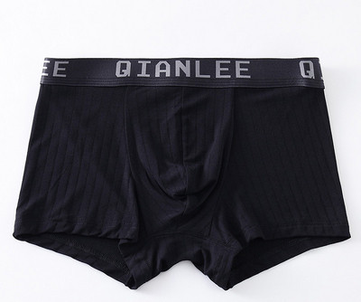 Meeste bokserpesu elastse vöökoha ja kirjaga