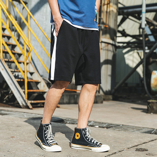 Sporta un ikdienas vīriešu šorti ar baltu apmali un izmērs līdz 5XL