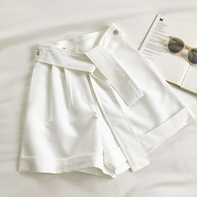 Μοντέρνο γυναικείο παντελόνι με ζώνη και κουμπιά