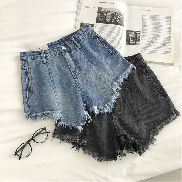 Sieviešu īsie džinsi ar augstu vidukli un pogu