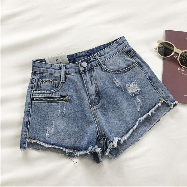 Modern rövid farmer cipzárral, szakadt motívumokkal