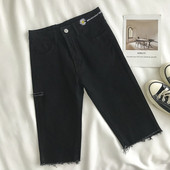 Naiste püksid pikkusega 3/4 ja tikandid