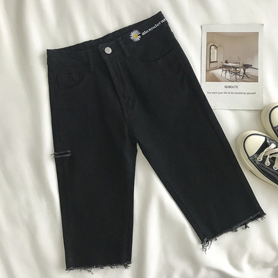 Naiste püksid pikkusega 3/4 ja tikandid