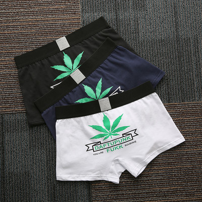 Trīs vīriešu bokseru komplekts ar aplikāciju un uzrakstu