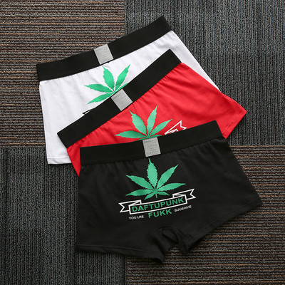 Trīs vīriešu bokseru komplekts ar aplikāciju un uzrakstu