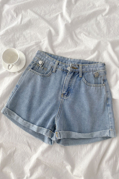 Naiste lühikesed laiad nööpidega teksad