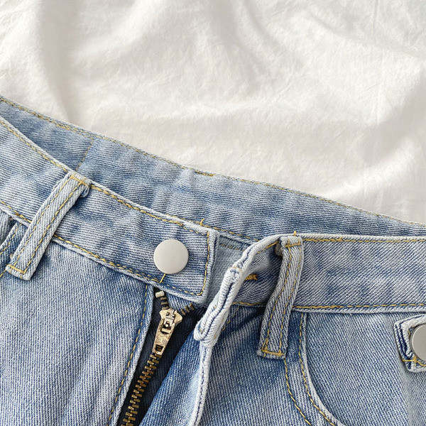 Naiste lühikesed laiad nööpidega teksad