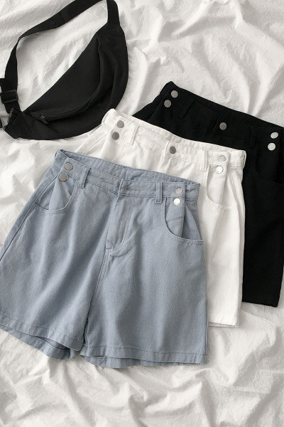 Къси дамски дънки с джобове и копчета