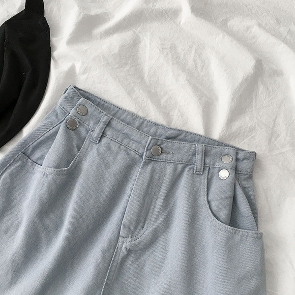 Къси дамски дънки с джобове и копчета