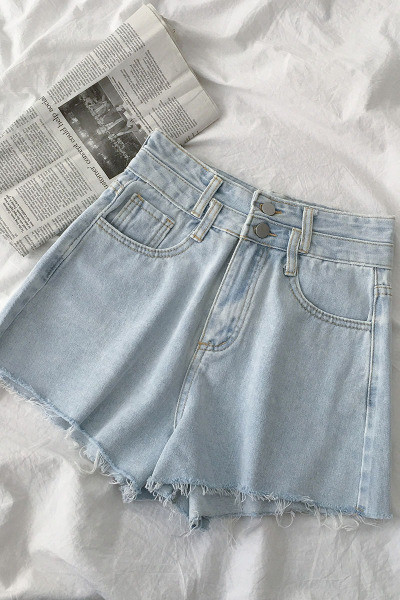 Moodsad taskute ja nööpidega naiste teksad