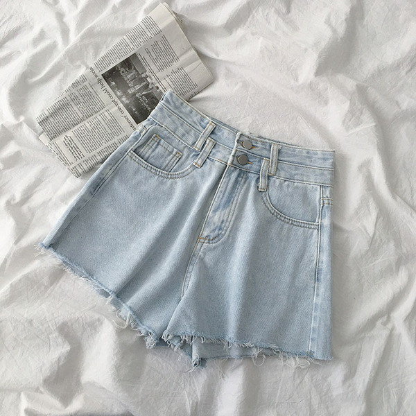 Moodsad taskute ja nööpidega naiste teksad