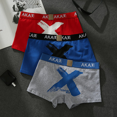 Kolmest meeste bokserist koosnev aplikatsiooni ja kirjadega komplekt