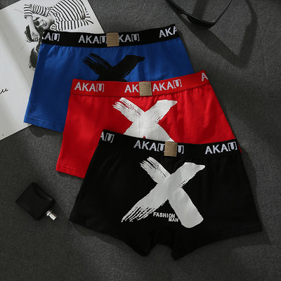 Kolmest meeste bokserist koosnev aplikatsiooni ja kirjadega komplekt