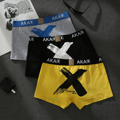 Kolmest meeste bokserist koosnev aplikatsiooni ja kirjadega komplekt