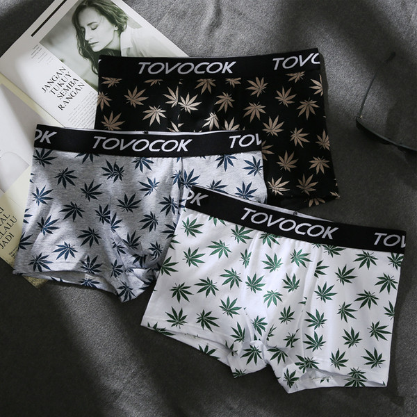 Σετ από τρία τεμάχια ανδρικά μπόξερ με επιγραφές και χρωματιστό μοτίβο