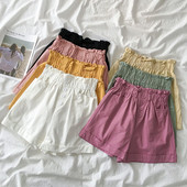 Jauns sieviešu šortu modelis ar elastīgu jostasvietu