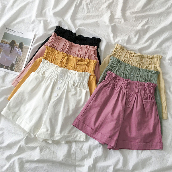 Jauns sieviešu šortu modelis ar elastīgu jostasvietu