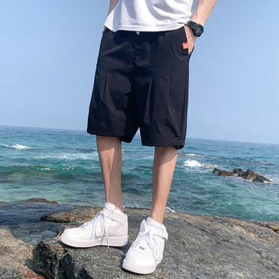 Pantaloni scurți moderni pentru bărbați cu buzunare