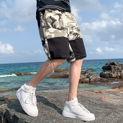 Pantaloni scurți moderni de camuflaj pentru bărbați