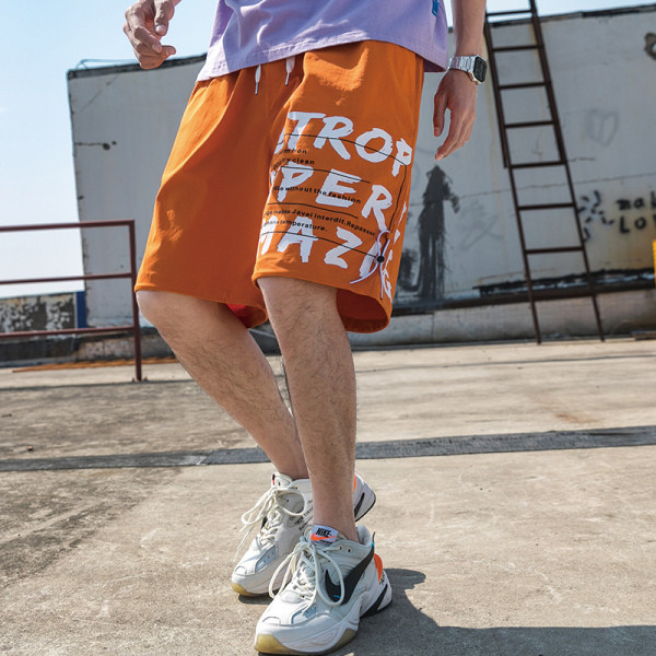 Sport és alkalmi férfi rövidnadrág felirattal