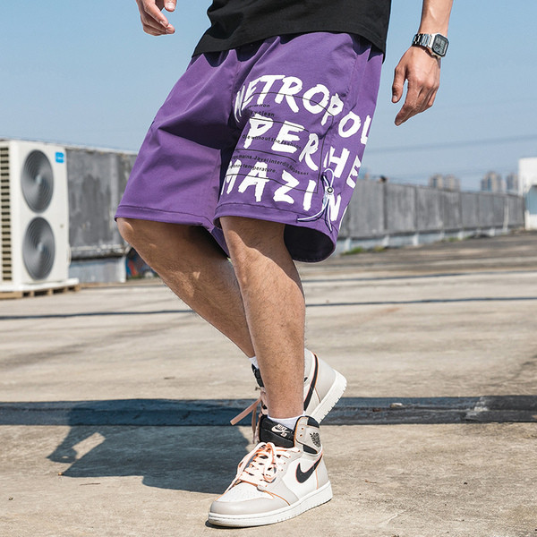 Sport és alkalmi férfi rövidnadrág felirattal