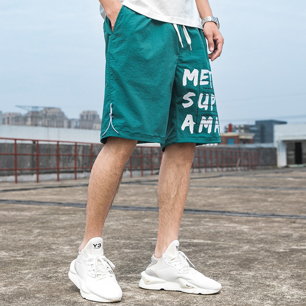 Sport és alkalmi férfi rövidnadrág felirattal